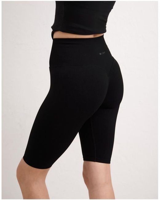 Aim'n Black Shape Seamless Tight Shorts