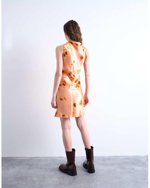 Vestido Corto Estampado Y Asimétrico Con Detalle Fruncido En La Cintura Y Cuello Subido De TOPSHOP de color Gray