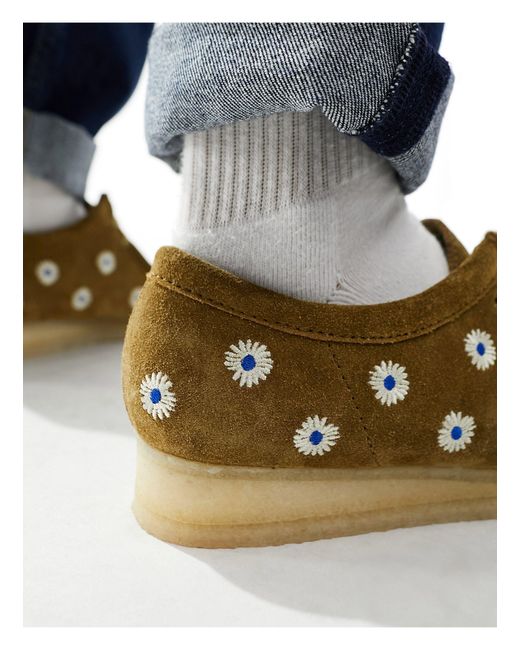 Wallabee - chaussures en daim à détails fleuris - kaki Clarks pour homme en coloris Blue