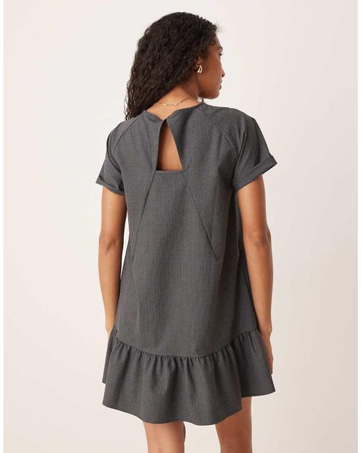 Vestido Corto Gris Amplio Con Raya Diplomática, Cuello Redondo Y Cintura Baja De -Azul Marino ASOS de color Gray