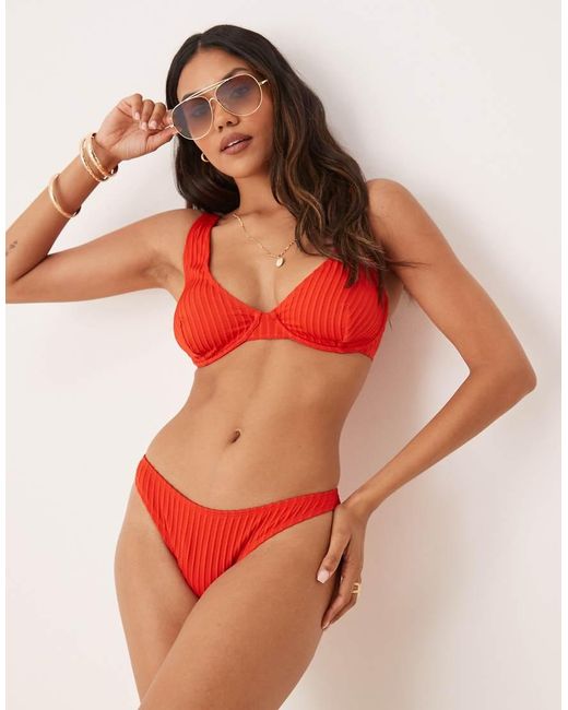 ASOS Vollere Buste in het Red
