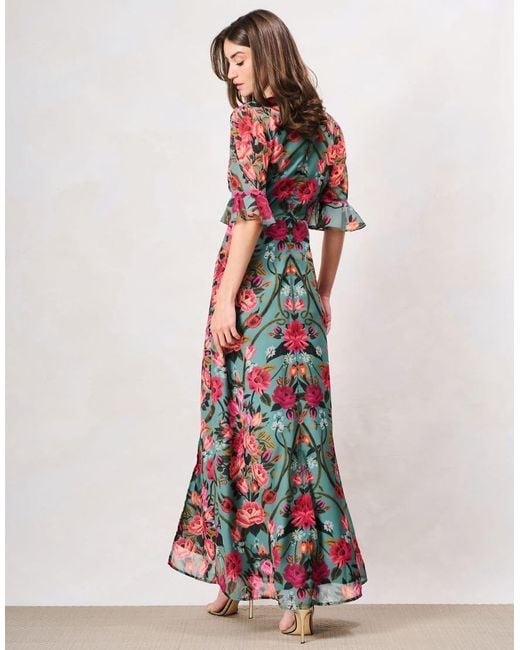 Hope & Ivy Green The Joanna Frill Sleeve Thigh Split Maxi Dress With Lace Trim