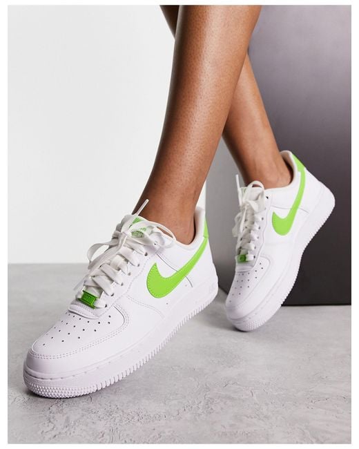 Air force 1 - sneakers bianche e verde action di Nike in White