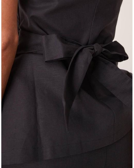 Top Taglio Lungo Senza Spalline di Tala in Black