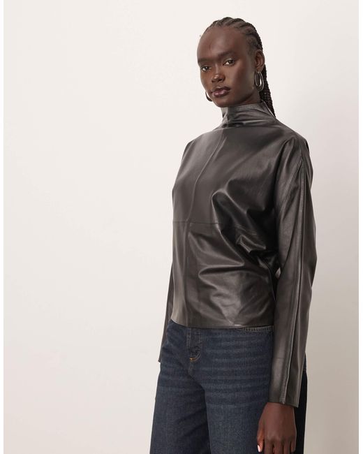 Top en cuir à col montant et coupe incurvée ARRANGE en coloris Brown