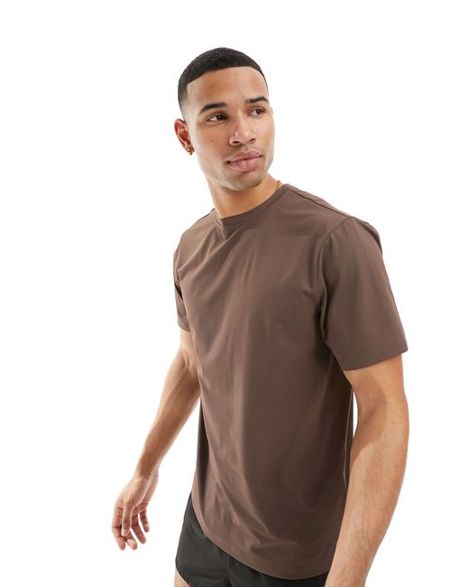 ASOS 4505 – schnelltrocknendes sport-t-shirt mit logo in Brown für Herren