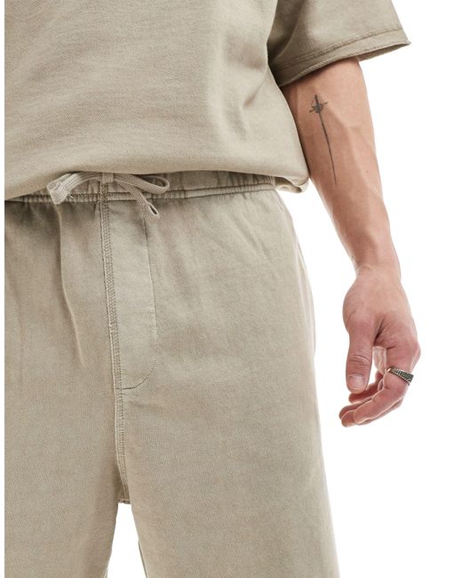 Pantaloncini color pietra slavato con bordi grezzi di Bershka in Natural da Uomo