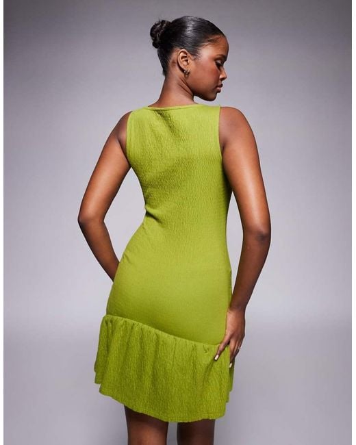 ASOS Mouwloze Mini Jurk Met Gekreukte Textuur, Rechte Hals En Peplum Rok in het Green