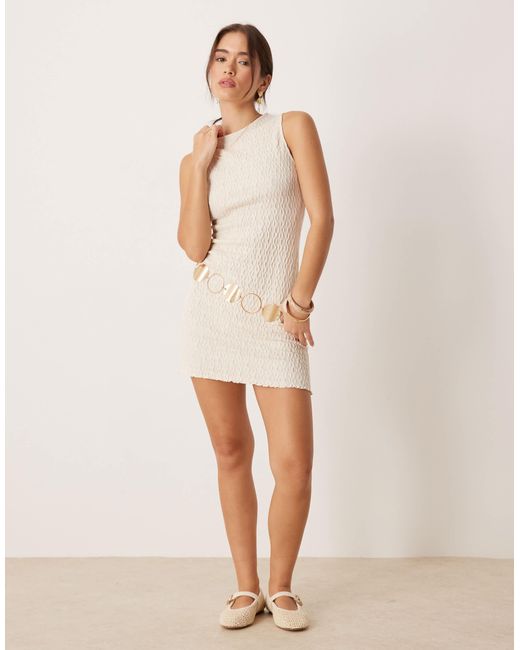 Robe courte texturée en coton mélangé à col rond et ourlet ondulé Mango en coloris Natural