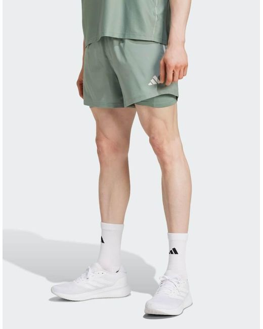 Pantalones Cortos Verde Plateado 2 En 1 Own The Run De Adidas Originals de hombre de color Green