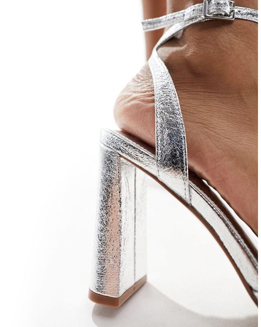Sandalias plateadas minimalistas con tacón grueso noah ASOS de color White