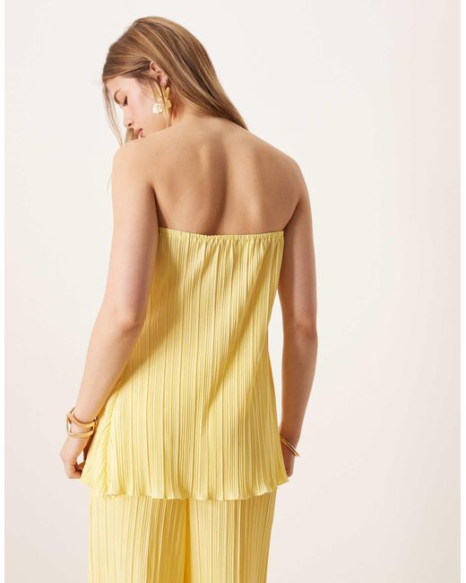 Top bandeau plissé d'ensemble avec ourlet roulotté - vanille Y.A.S en coloris Natural