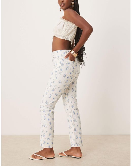 Jean droit à taille mi-haute et imprimé fleurs ASOS en coloris Natural