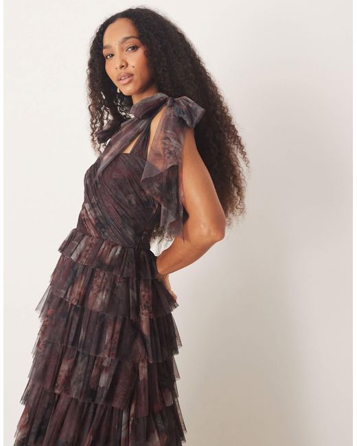 Robe longue en tulle à fleurs étagée avec bretelles nouées - prune LACE & BEADS en coloris Purple