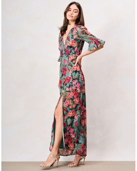 Hope & Ivy Green The Joanna Frill Sleeve Thigh Split Maxi Dress With Lace Trim