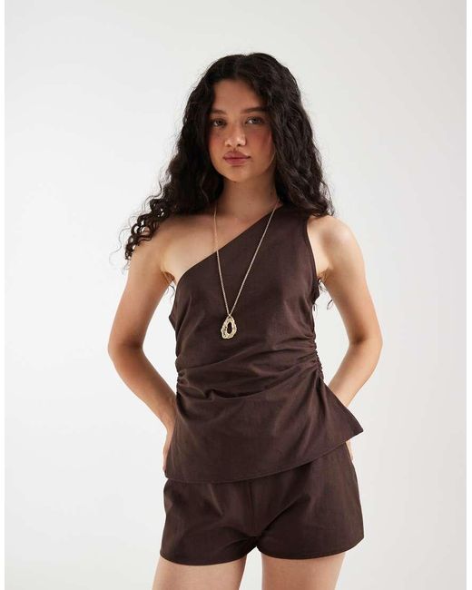 ASOS Gerimpelde Asymmetrische Top Van Linnenmix Met Blote Schouder in het Black