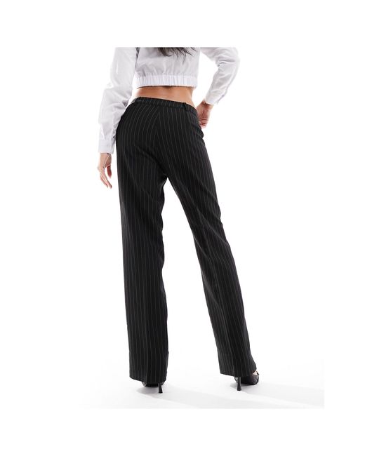Pantaloni sartoriali con fondo ampio neri gessati di Pimkie in White