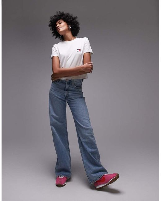 T-Shirt Sporco Con Logo A Bandiera Sul Retro di Tommy Hilfiger in Gray