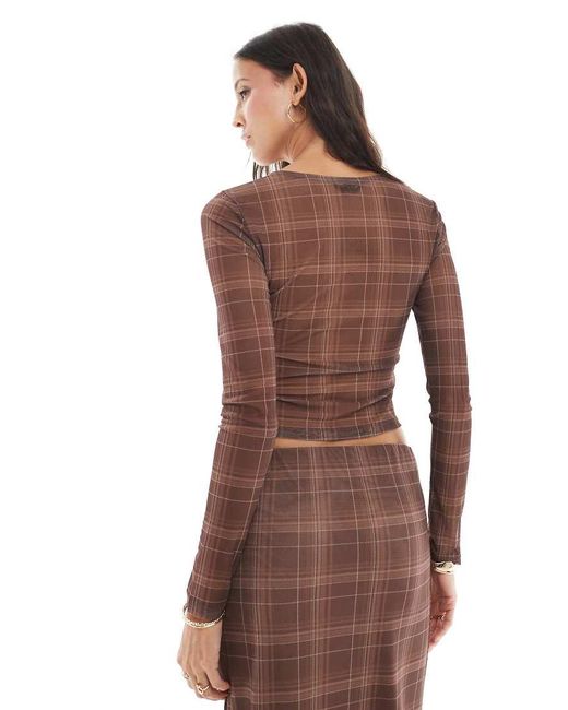 Vero Moda Top Van Doorschijnend Mesh Met Lange Mouwen En Mokka Ruitjesprint, Deel Van Co-Ord Set in het Brown