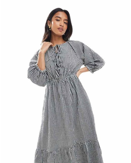 New Look Aangerimpelde Midi Jurk Met Gingham Ruit En Gestrikte Voorkant in het Gray