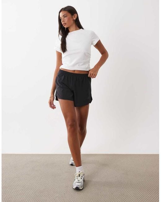 New Balance White Rc Essential Short 5"