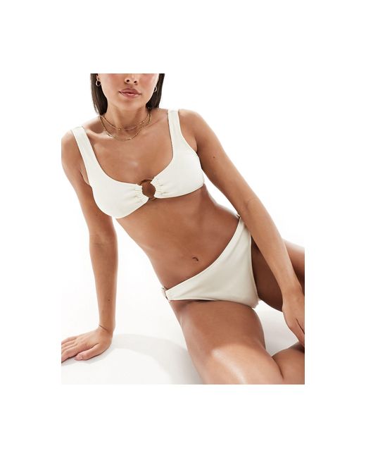 Top bikini color panna con dettaglio arricciato ad anello sul davanti di 4th & Reckless in White