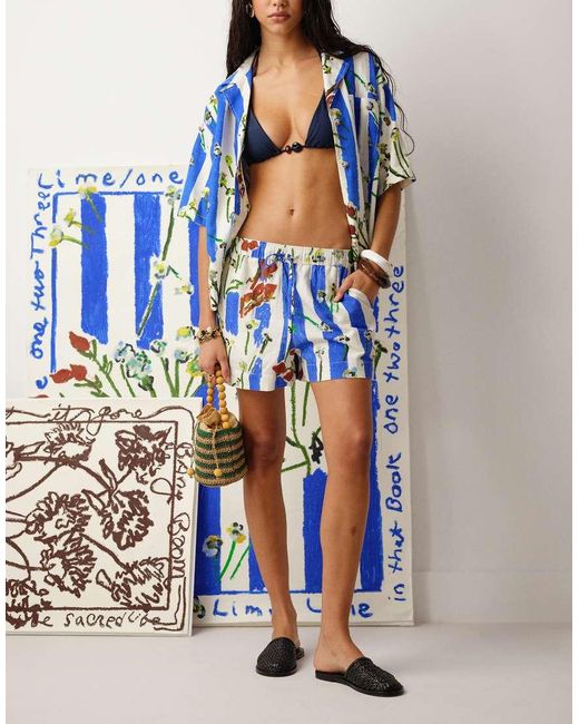 Pantalones Cortos A Rayas Con Estampado Floral De Lino Bradley.B De (Parte De Un Conjunto) TOPSHOP de color Blue