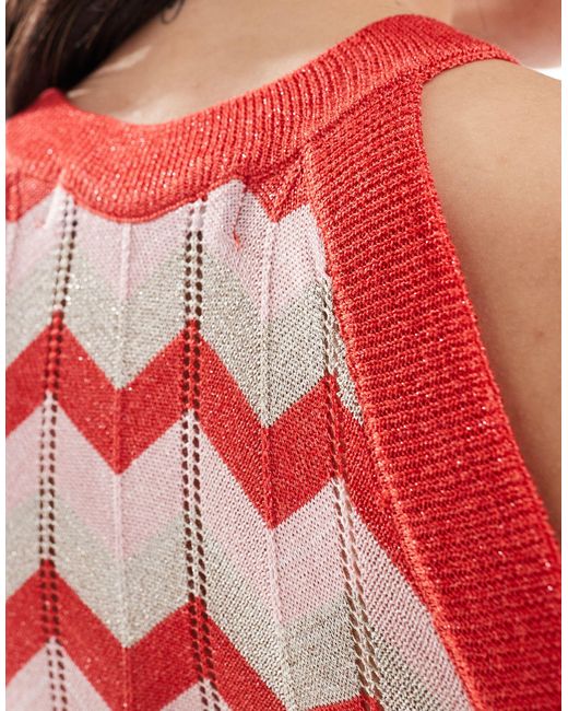 Vero Moda Red – gestricktes racerneck-minikleid mit buntem winkelmuster