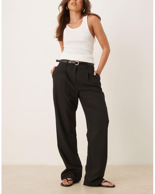 ASOS Natural – elegante, gerade geschnittene hose mit gürtel aus kunstleder