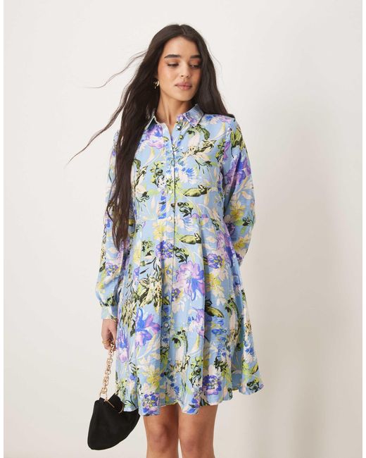 Robe chemise courte à ourlet fluide et imprimé fleuri - bleu Y.A.S en coloris Blue
