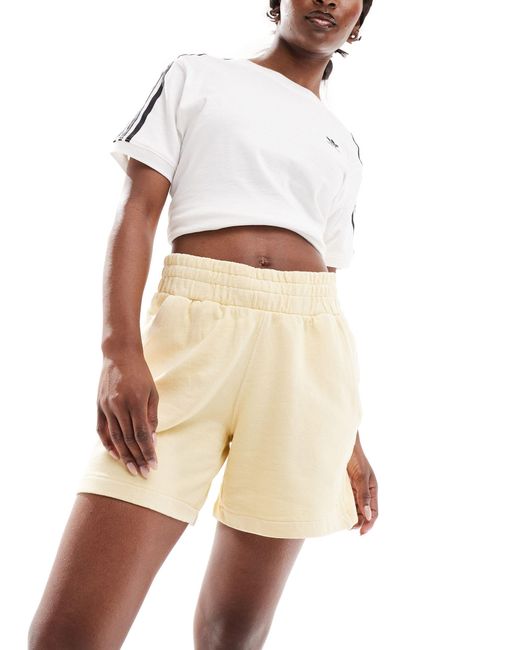 Adidas Originals Natural – essentials – jersey-shorts