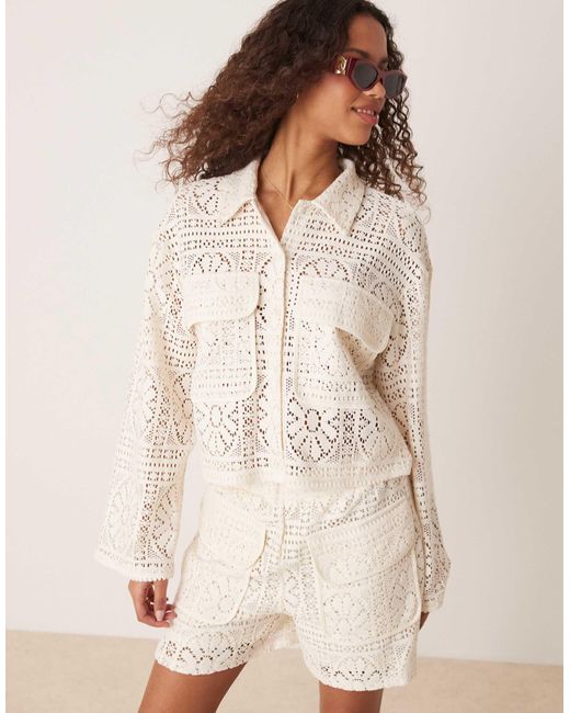 Chemise d'ensemble raccourcie en maille au crochet style fonctionnel - crème bouleau Vila en coloris Natural