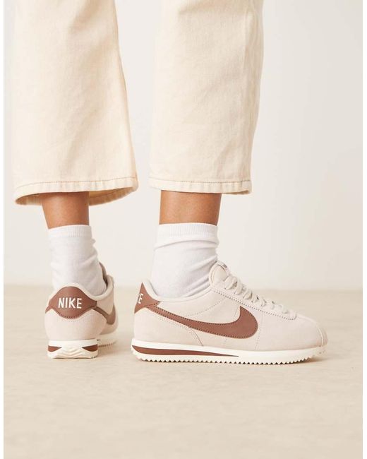 Zapatillas De Deporte Y Marrones De Ante Cortez Suede De -Neutro Nike de color Natural