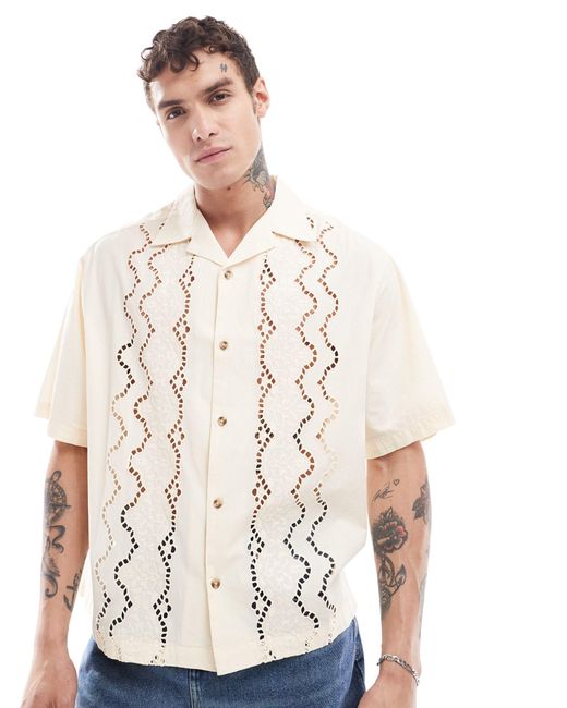 Camicia squadrata oversize a maniche corte color sabbia con pizzo e colletto con rever di ASOS in Natural da Uomo