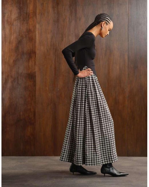 ASOS Hybride Geruite Maxi Jurk Met Lage Ronde Hals En Lange Mouwen in het Brown