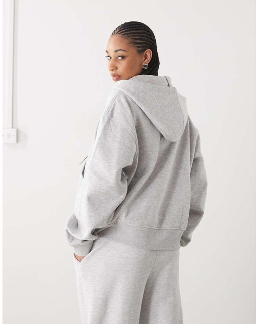 Essence di Weekday in Gray