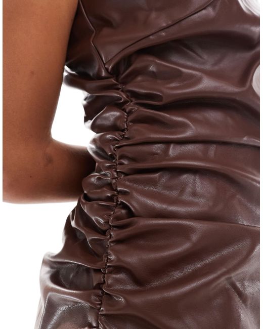 Amy Lynn Brown – kunstleder-maxikleid