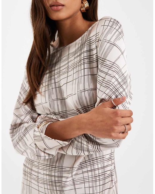 4th & Reckless White Scoop Tie Detail Back Maxi Dress