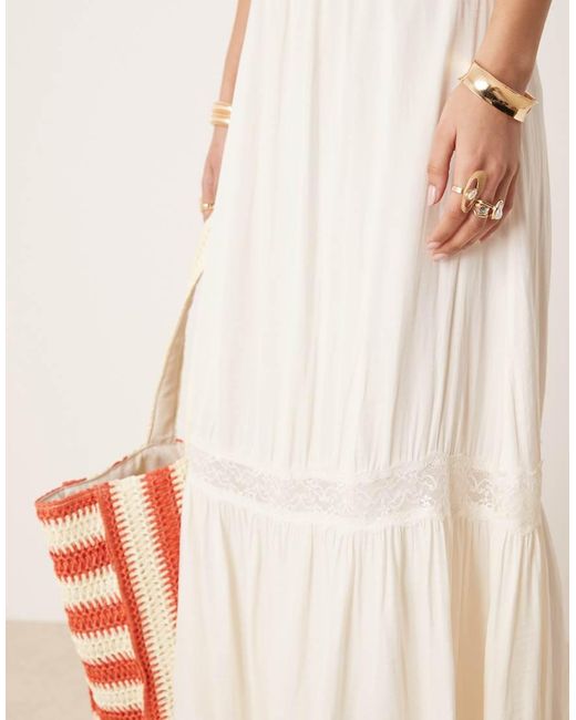 Gonna Lunga A Balze Color Crema Con Inserto di Gina Tricot in Red