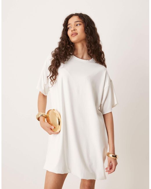 ASOS White – t-shirtkleid aus baumwoll-imitat mit lockerer passform