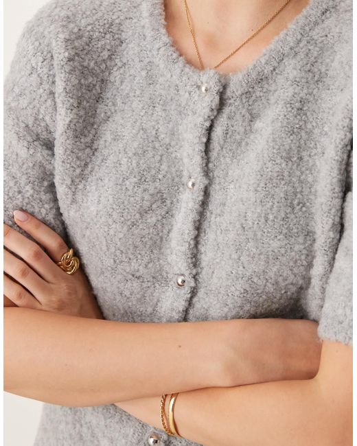 Gina Tricot Gray – superweiche, kurzärmlige strickjacke