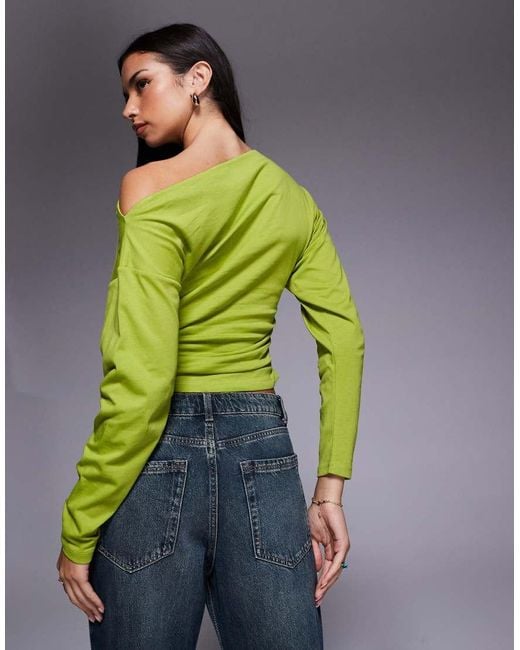 Top Asimmetrico A Maniche Lunghe Oliva Stretto di ASOS in Green