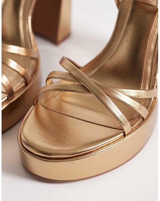 Nancy di ASOS in Metallic