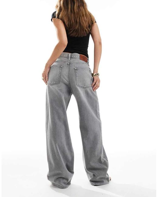 Jeans Larghi A Vita Bassa Slavato di Calvin Klein in Gray