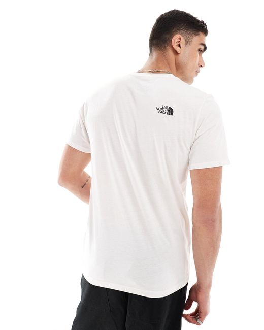The North Face White – coordinates – t-shirt