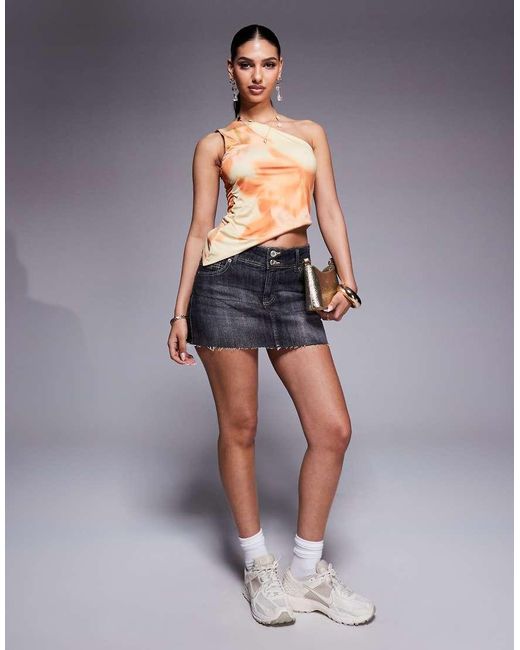 Top Sinuoso Monospalla Asimmetrico Con Stampa A Fiori Sfocata di ASOS in Gray