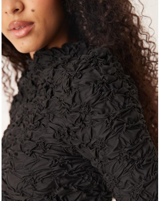 Top texturé à manches longues Y.A.S en coloris Black