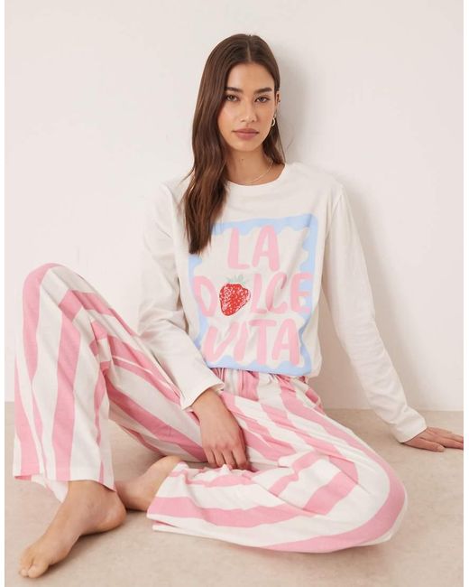 ASOS Set Van Oversized T-Shirt Met Lange Mouwen En Pyjamabroek Met 'Dolce Vita'-Print in het Pink