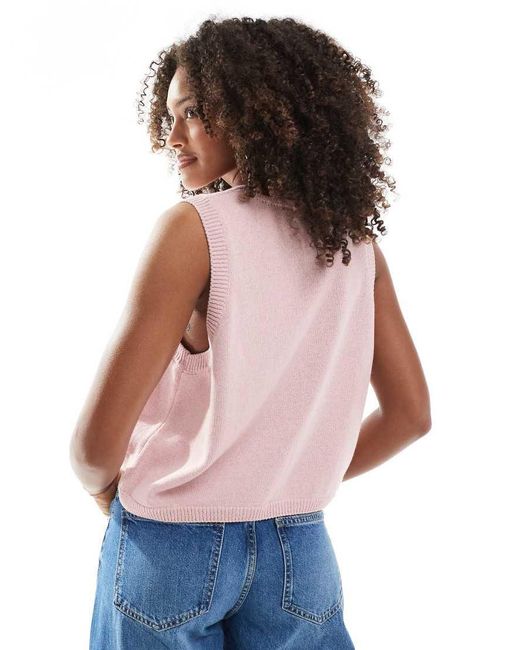 Top Rosa Sin Mangas Con Cuello De Pico Y Lazadas Delanteras De Punto De ASOS de color Pink