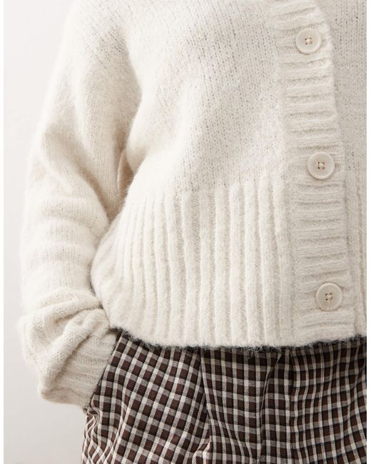 Collusion Natural – flauschige, strukturierte strickjacke